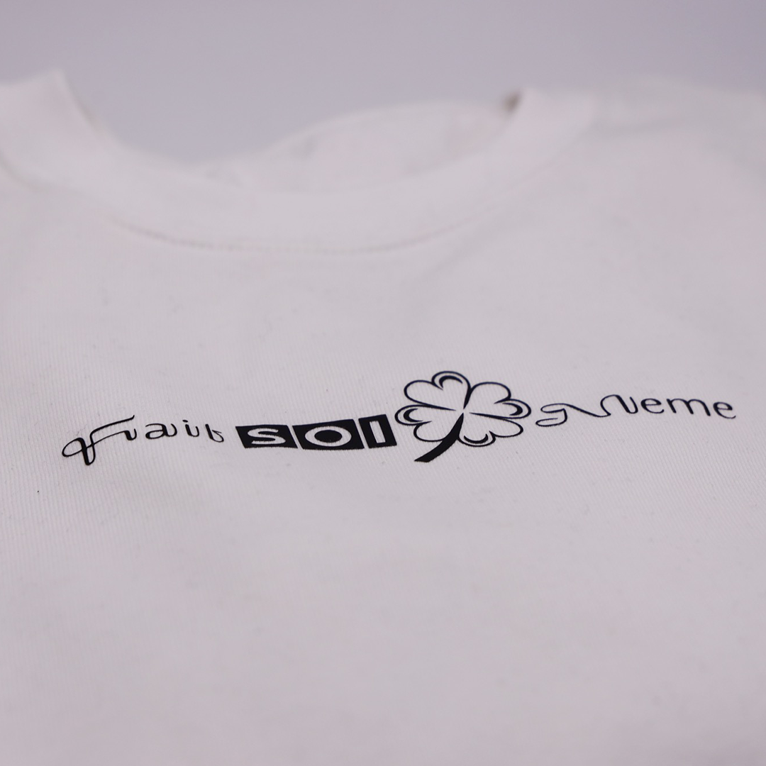 White FSM Sweater met Zwarte Opdruk – Unisex - Afbeelding 2