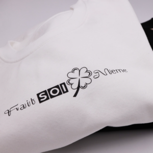 White FSM Sweater met Zwarte Opdruk – Unisex